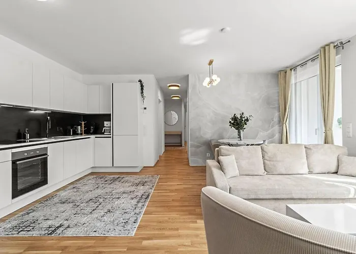 Balkon I Tiefgaragen Parkplatz I 5 Min Zum Einkaufszentrum I Schnelles Wlan *