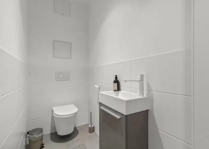 Balkon I Tiefgaragen Parkplatz I 5 Min Zum Einkaufszentrum I Schnelles Wlan Apartman Bécs