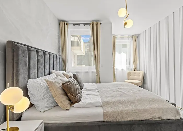 Apartman Balkon I Tiefgaragen Parkplatz I 5 Min Zum Einkaufszentrum I Schnelles Wlan