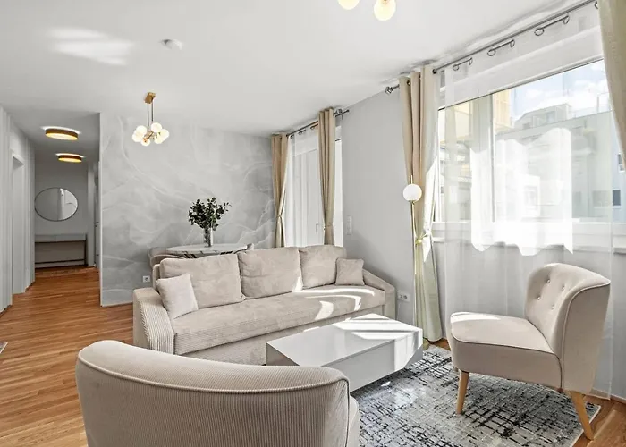 Balkon I Tiefgaragen Parkplatz I 5 Min Zum Einkaufszentrum I Schnelles Wlan Apartman *